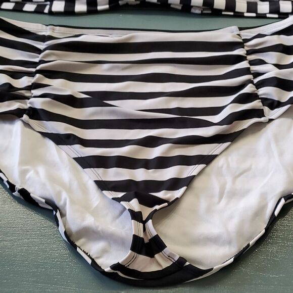 ISLAND RAYS 3X BLACK AND WHITE STRIPED TWO PEICE BATHING SUIT..cruise - Picture 3 of 14